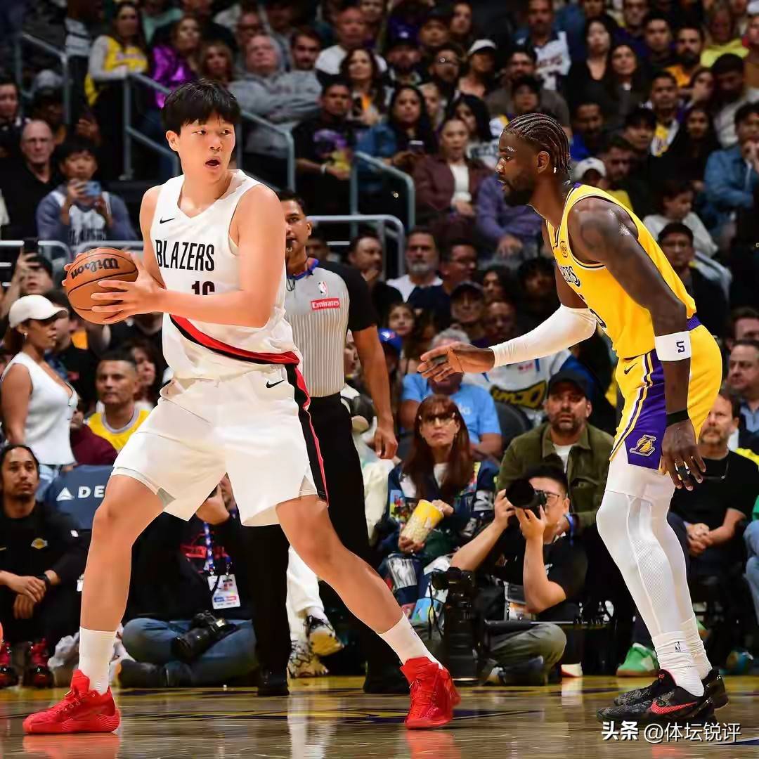 包含转会期体能课后；里昂战术微调备战NBA常规赛；引发热议；年轻球员得到机会的词条