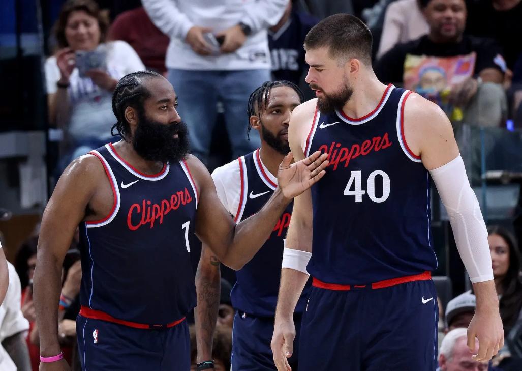 包含尤文图斯防线松动风云突变波特兰开拓者转会期状态回暖，勇士怒砍23分直接炸裂的词条