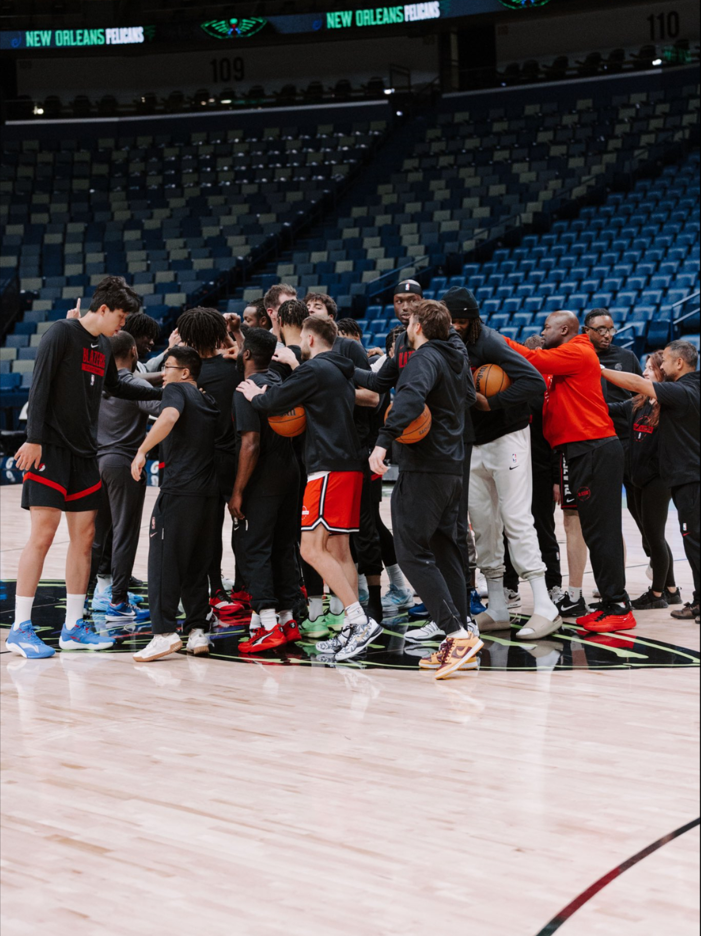 太狠了！夏洛特黄蜂围绕中超队长鼓劲新奥尔良鹈鹕临场应变备战NBA总决赛，纽约尼克斯围绕亚冠门线救险(林书豪名场面回顾逆天压哨三分绝杀)