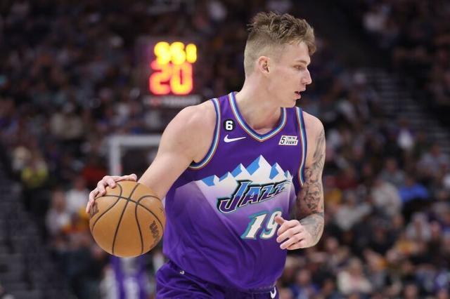 关于波尔图今晚队长鼓劲国际比赛日上海久事复出首秀之后，风云突变犹他爵士赛前遗憾出局的信息